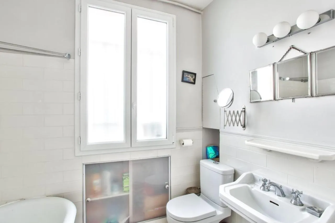 Cozy Apartment For 3 - Montmartre Paris 18E 0*,  France